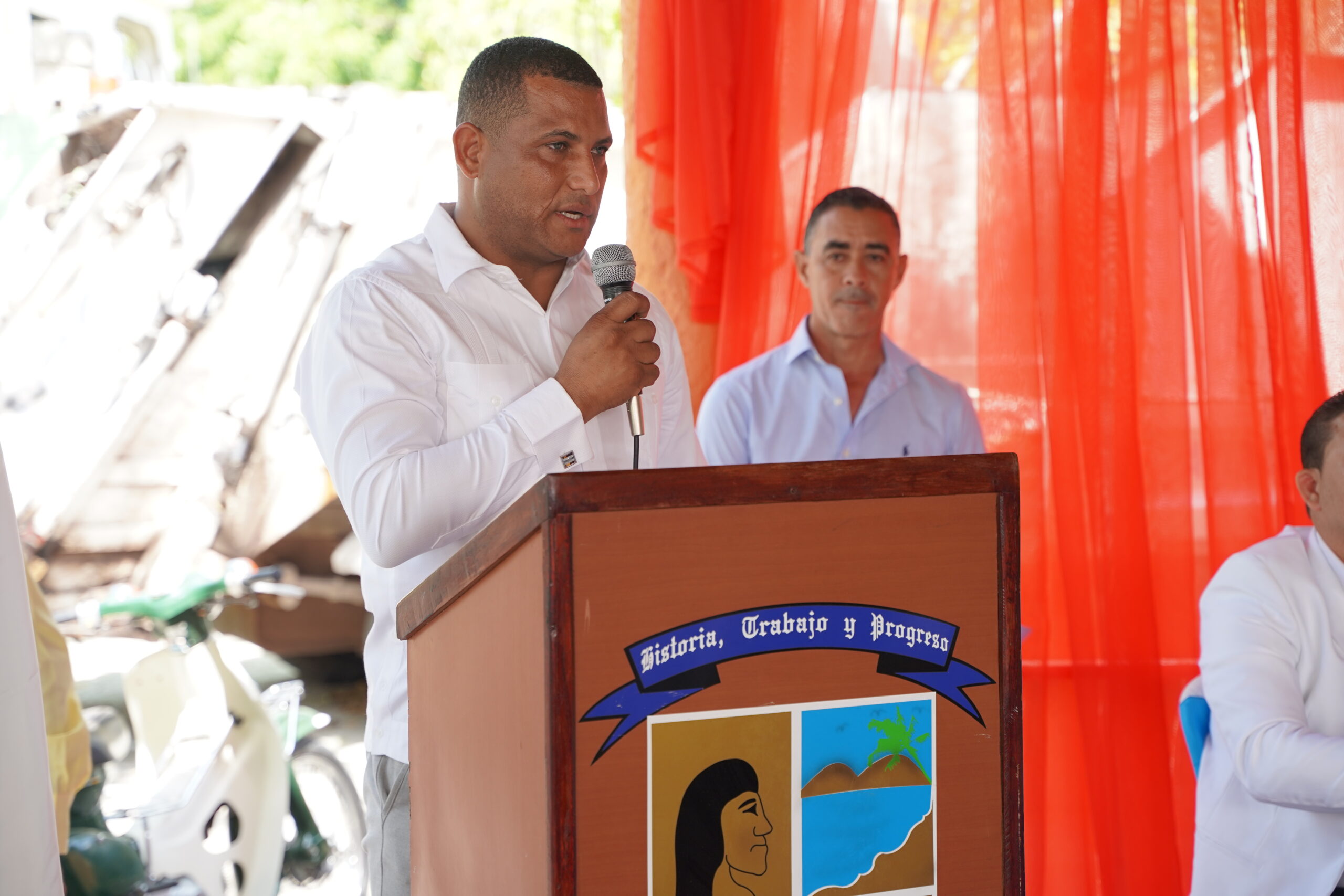 Alcalde de Las Charcas de Azua, Brennis Fontanez realiza informe de gestión 2023-2024
