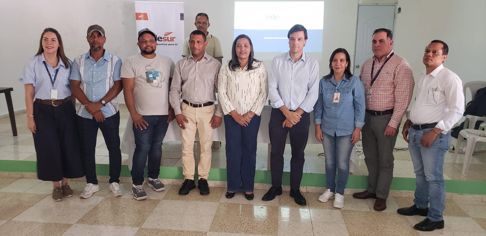 Reunión con Edesur impulsa importante proyecto de electrificación para el municipio.
